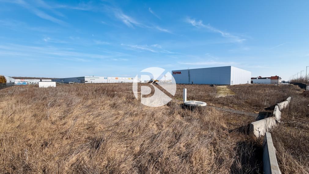 PREDAJ - Priemyselný pozemok so stavebným povolením na halu