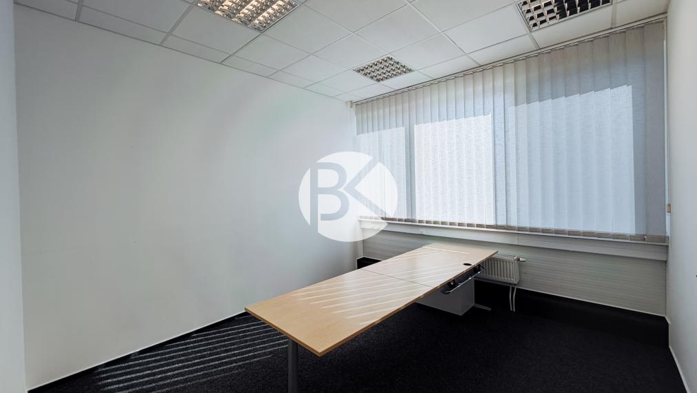 Moderná kancelárska budova | 1 065 m² | Parkovanie