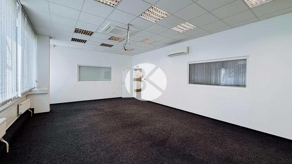 Moderná kancelárska budova | 1 065 m² | Parkovanie