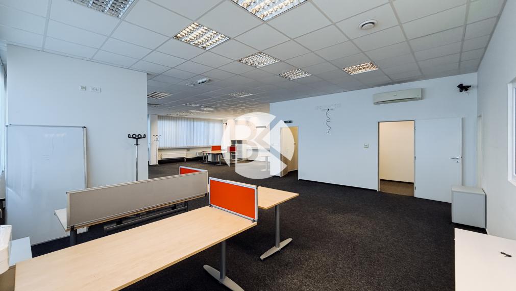Moderná kancelárska budova | 1 065 m² | Parkovanie