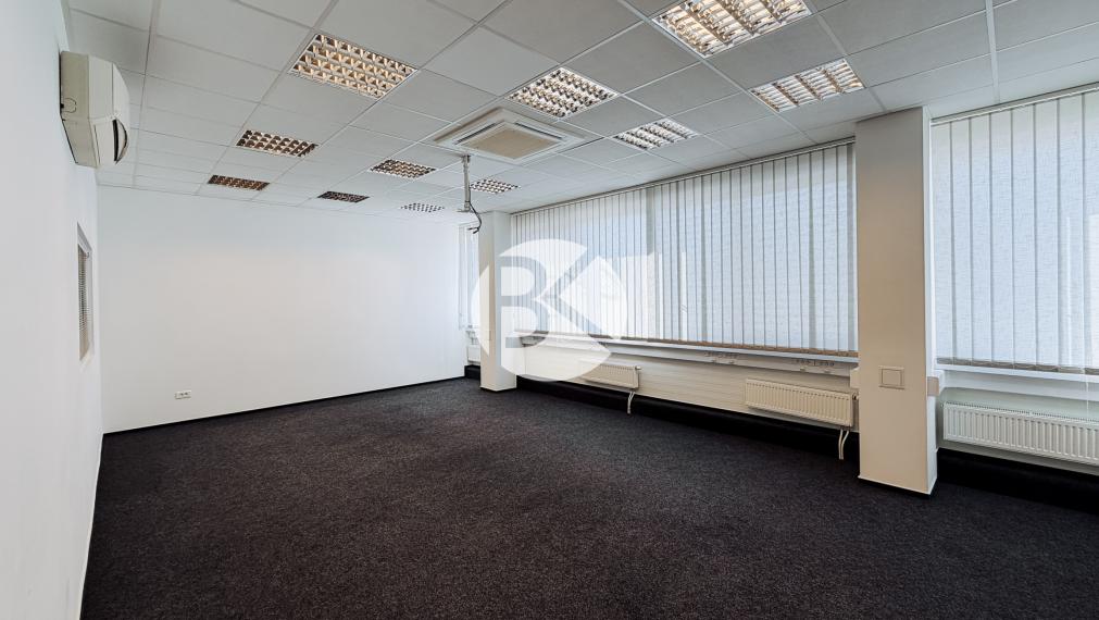 Moderná kancelárska budova | 1 065 m² | Parkovanie