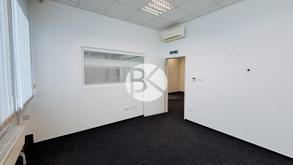 Moderná kancelárska budova | 1 065 m² | Parkovanie