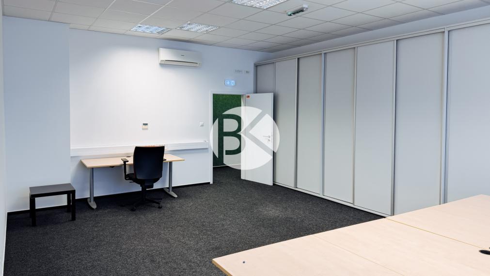 Moderná kancelárska budova | 1 065 m² | Parkovanie