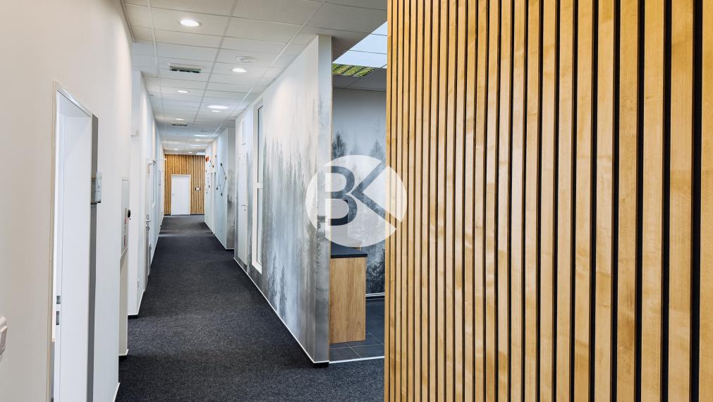 Moderná kancelárska budova | 1 065 m² | Parkovanie