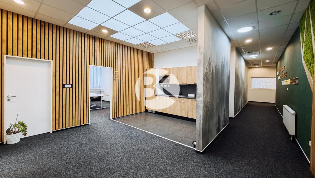 Moderná kancelárska budova | 1 065 m² | Parkovanie