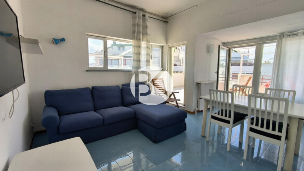 PANORAMATICKÝ VÝHĽAD A BAZÉN: 3-IZBOVÝ APARTMÁN V BARI