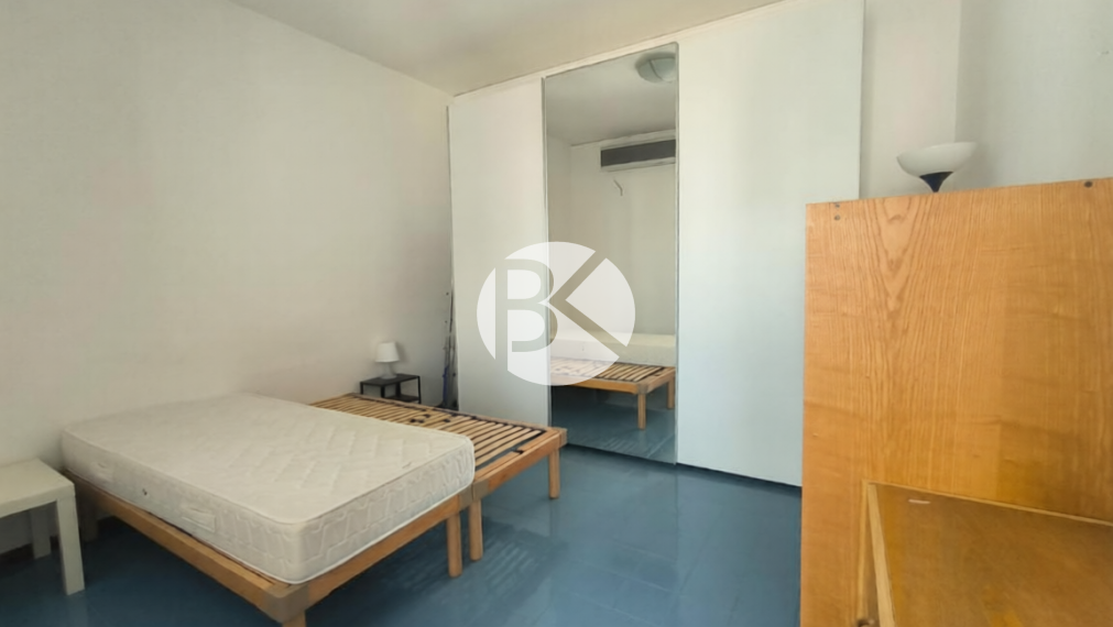 PANORAMATICKÝ VÝHĽAD A BAZÉN: 3-IZBOVÝ APARTMÁN V BARI