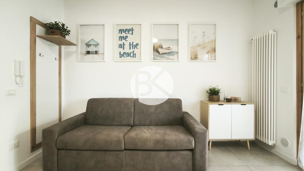 2-izbový apartmán po kompletnej rekonštrukcii s výhľadom na more – BARI, Taliansko