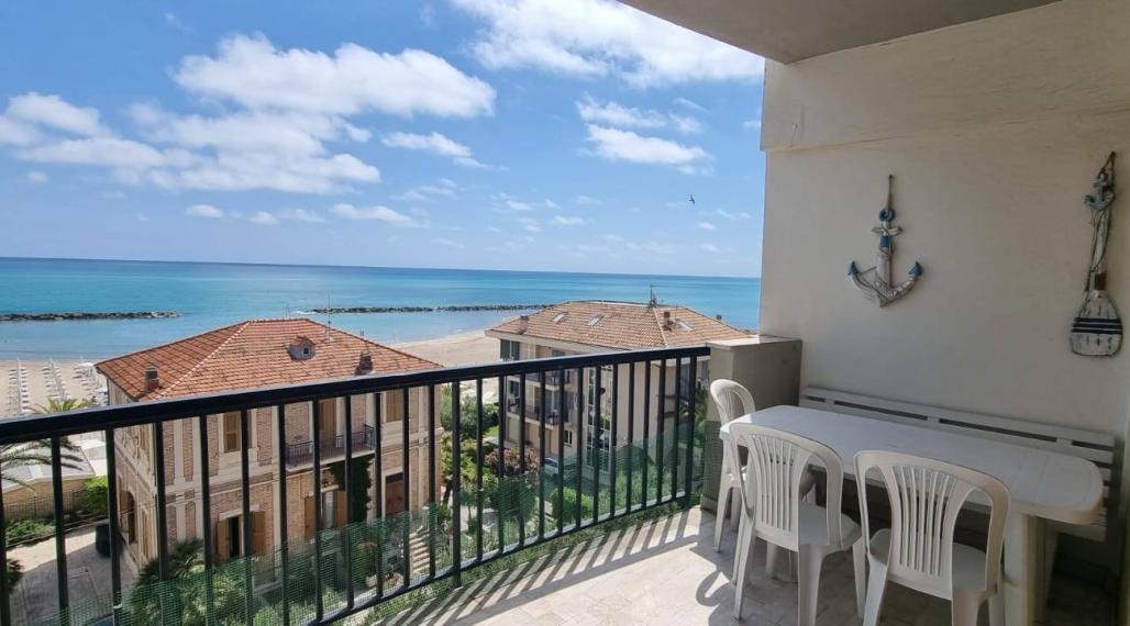 Apartmán pri mori s terasou – BARI, Taliansko