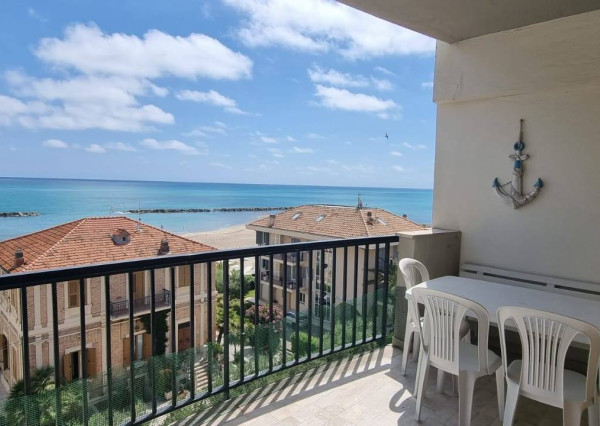Apartmán pri mori s terasou – BARI, Taliansko